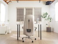 在宅も楽々！　座っている時間の心地よさを追求した「ワーキングマッサージチェア」誕生