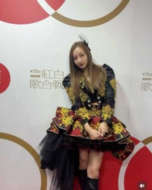 板野友美、紅白復活ステージでの“攻めすぎ衣装”にファン悶絶！卒業12年