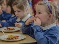 食料の質と量、安全面で問題を抱える児童はロンドンだけで約40万人いる（イギリス）