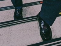 「ベビーカーに0歳娘を乗せ、地下鉄を乗り継ぎ友人宅へ。途中駅の階段で後ろにいたサラリーマンが...」（50代女性）