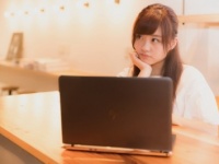マジかよ、安っ!!　彼女からのプレゼント金額を調べる男性⇒●●％