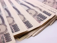 衝撃の結果！　女子が彼氏に貸せるお金の額　3位5000円、2位1万円、1位は？