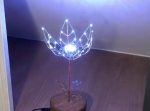 粋な演出！　手をかざすと花弁が開く、チューリップの形をしたライトがキレイ！