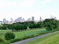 荒川河川敷から見た川口市街