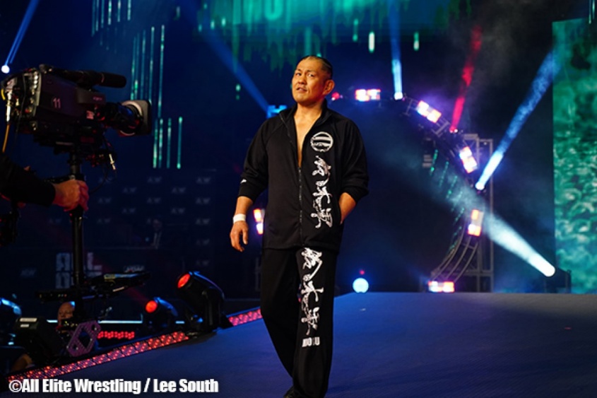 AEWマットに現れた鈴木みのる