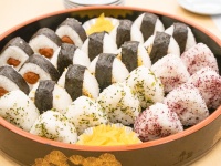 職場行事でおにぎり食べた『53人発症・4人受診』　「黄色ブドウ球菌」集団食中毒　提供した店を【4日間】営業停止処分