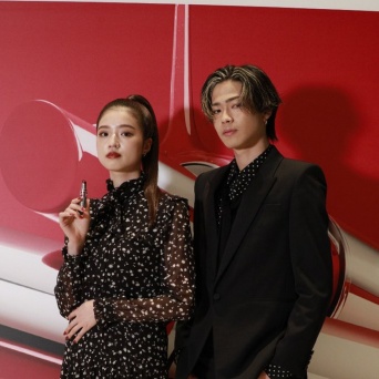 イヴ・サンローラン日本公式ツイッターより　https://twitter.com/YSLBeautyJP