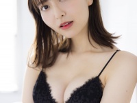 ランジェリー姿やメイド服も。森保まどかの全てが詰まった写真集発売