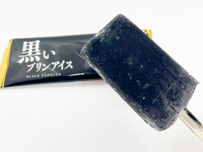 真っ黒なのにプリン味！？ローソン限定の「黒いプリンアイス」実食レポ