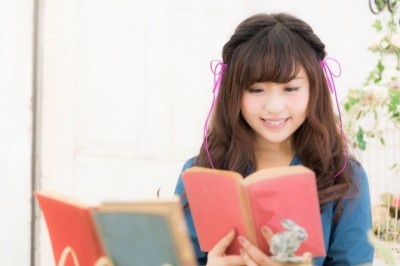 男心をくすぐる？　「ウブな女子」の特徴5つ