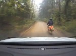 【閲覧注意】警察が違反バイクを追う！⇒　車間を詰めすぎて最悪の事故に…