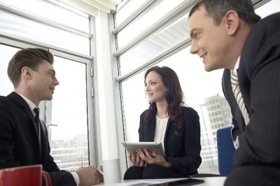 結婚後、「彼の昇進が望めないなら、私が稼ぐ!!」と思う？　半数以上の女性が〇〇！