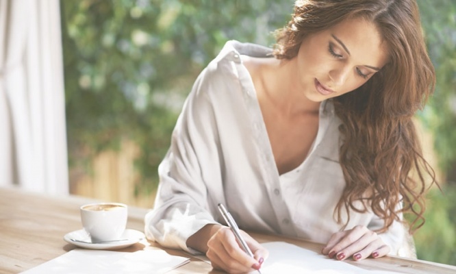 「仕事を2年も休めない」働く女性の産まない決断は認められるのか？