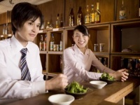 ボディタッチより効果的！　飲み会で男性にされたらドキッとする気遣い