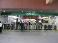 上尾駅改札口（京浜にけさん撮影, Wikimedia Commons