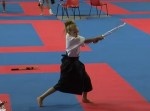 ９歳とは思えない。気合十分な剣技を見せる少女がカッコいい！