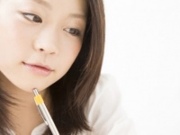 男性目線で「若いな」と感じる女性の肌の特徴3つ