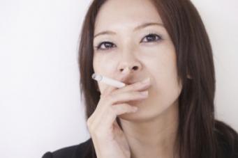 やめたほうがいいのは？　妊娠しづらい体を作るNG習慣3選