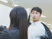 部下なのに！ オフィスで「年下の同僚」がかっこよく見えた瞬間「PCバグをさくっと解決」「堂々とプレゼン」