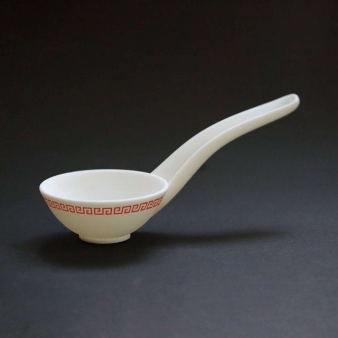 ラーメン鉢そっくりなレンゲ（画像は企画デザイン２時（＠niji_2oclock）より）