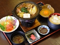 道の駅・東由利の「鳥のすき焼き定食」（画像提供：東北みち会議）