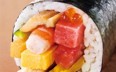 〈今年の恵方は“南南東”〉家族で美味しく楽しく！注目の恵方巻をご紹介