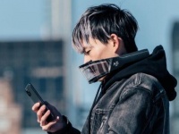 コロナ対策に間に合うか？顔周りの空気を浄化するハイテクマスクが予約販売中。ただし発送は7月予定