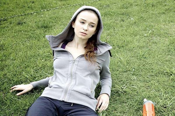 フードをかぶる女子が急増? 話題の「おかぶり女子」ファッションの実態