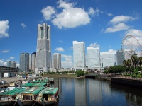 ランドマークタワーと横浜のビル群（naitokzさん撮影、flickrより）