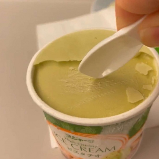 プラスチックスプーンではまるで歯が立たない