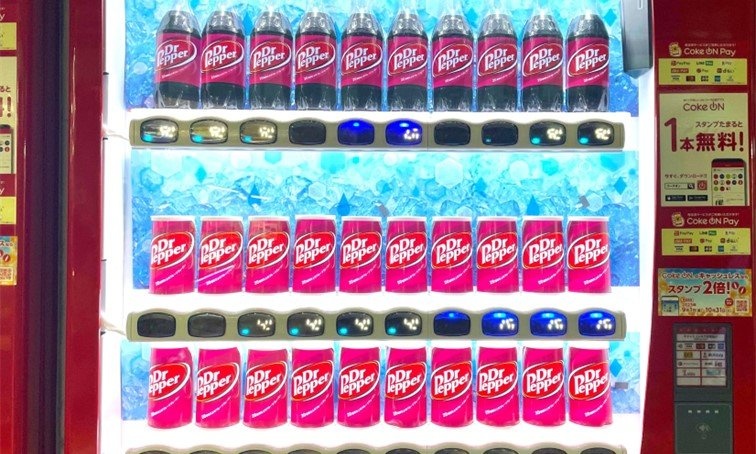上から下までドクペ...だと　激レア【超特化型自販機】を生み出した「秋葉原の事情」とは