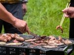 BBQに革命！　ロボットが食材を会場に届けてくれるぞ