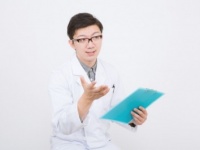 「大きな病院」と「個人病院」、女性が普段から受診しているのは？