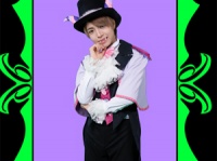 元ジャニーズJr.の角田侑晟が街頭インタビューに登場し、ファン騒然