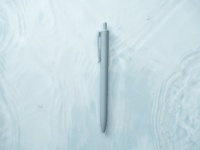 ライトブルーがきれい。環境に配慮した「ジェットストリーム 海洋プラスチック」発売