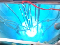 原子炉の炉心部で発生するチェレンコフ放射をとらえた映像