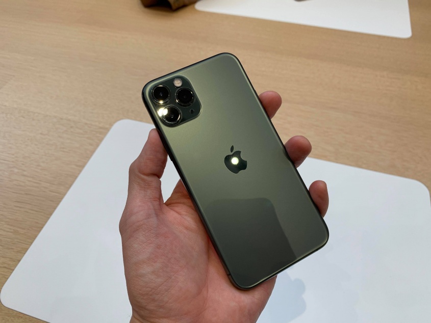 3眼カメラ搭載の「iPhone 11 Pro」をApple Parkで早速ハンズオン、背面の質感にほれぼれ