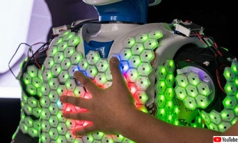 人間をやさしく抱きしめることができる。皮膚感覚を持つロボットが開発される（ドイツ研究）
