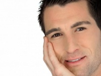 男が「初めて耳にキス」されたときの感想・5パターン