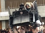 多摩美卒業式にマッドマックス！　イモータンジョーが会場突破