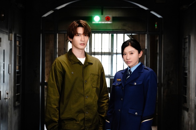 篠原涼子×ジェシー(SixTONES)　『パンチドランク・ウーマン』セット初公開！　ジェシー「ロケでもワクワクはしていたのですが…」