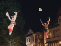 月夜をバックに舞妓さんがトランポリンで宙を舞う！幻想的なスゴ技ムービーが美しすぎる