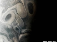 木星がハロウィン仕様に？NASAの探査機が木星で不気味な「顔」をキャッチ