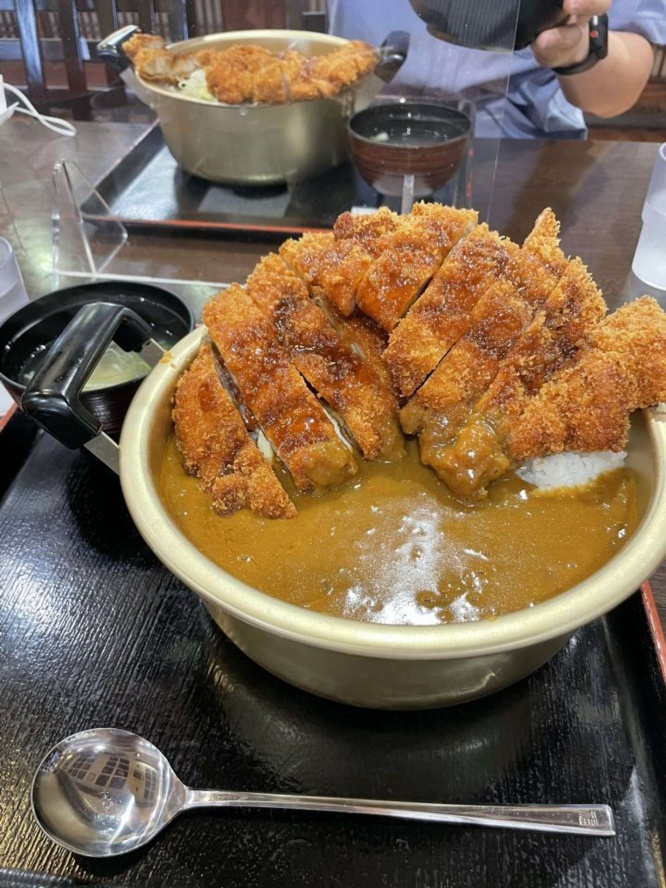 大盛り過ぎるだろ!(画像はく@momorinekoさんのツイートより、以下同)