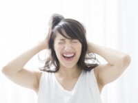なんでなの？　好きな人にだけモテない『残念系愛され女子』の特徴10