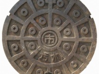 以下、マンホールの古い順から（前橋市提供）