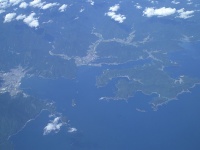 上空から見た尾鷲港（Hideyuki KAMONさん撮影、flickrより）
