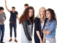 【男女のちがい】異性の前で話を盛ったり、嘘をついてしまったことはある？