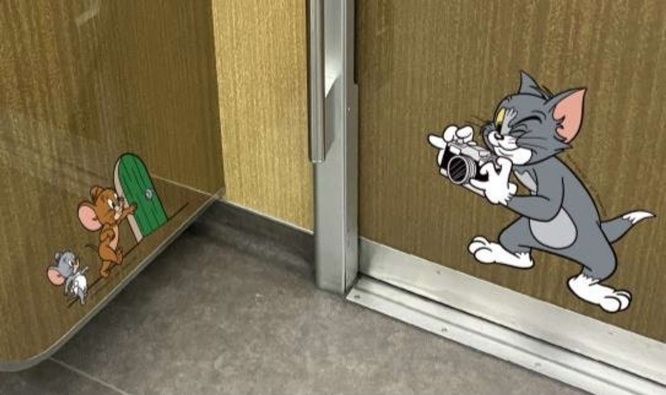 このまま戸袋に巻き込まれてペラペラになるな...＜宝塚線限定＞