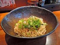 キング軒東京店の「汁なし担担麺」（編集部撮影）